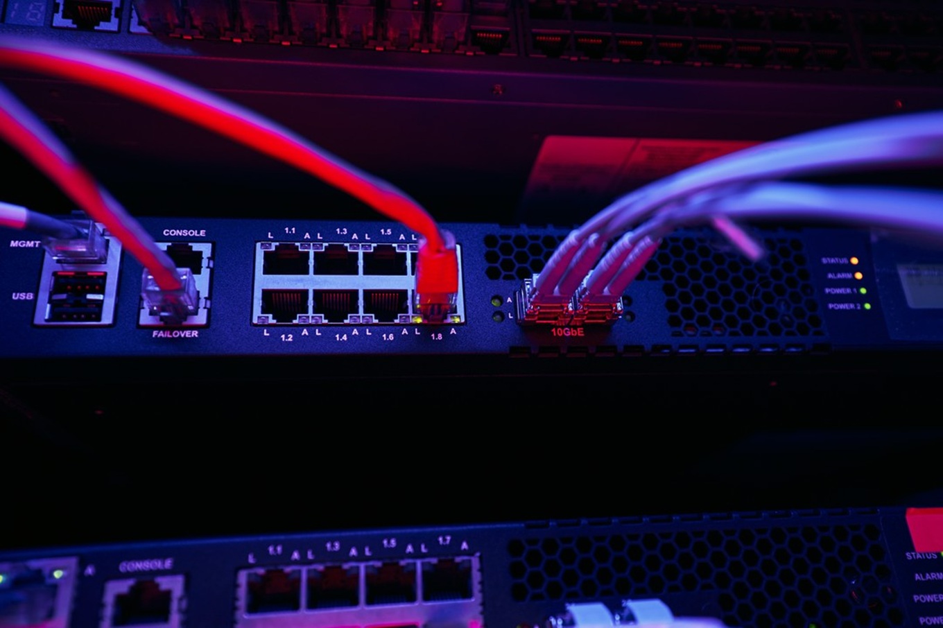 Jak zabezpieczyć swoją sieć dzięki profesjonalnym firewallom?